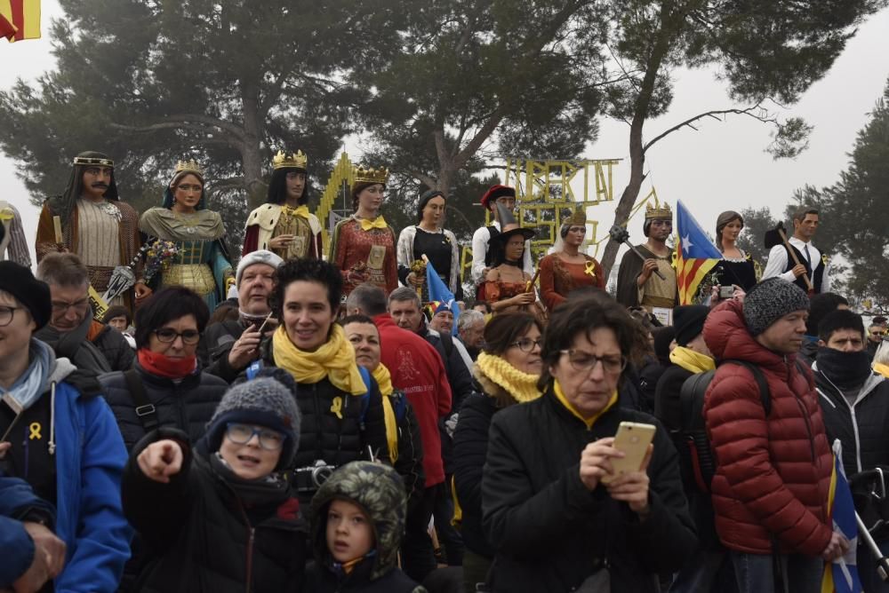 Lledoners s'omple de gegants i gegantons en una trobada inèdita