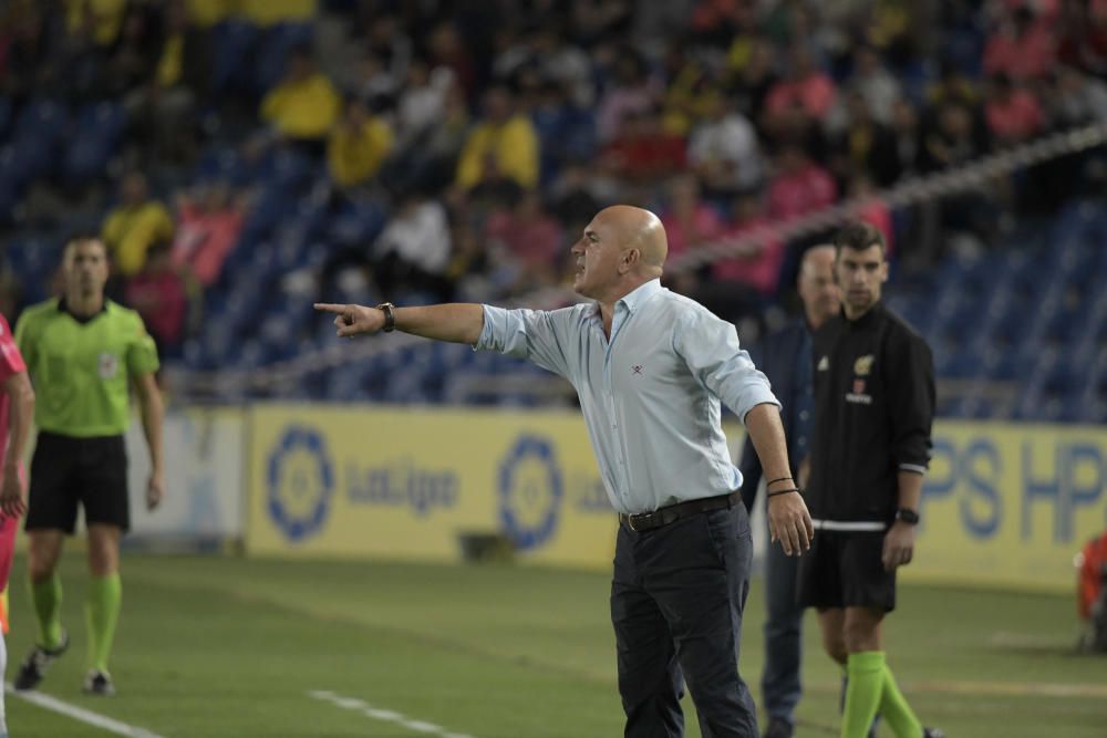 El Dépor se hunde ante la UD Las Palmas.