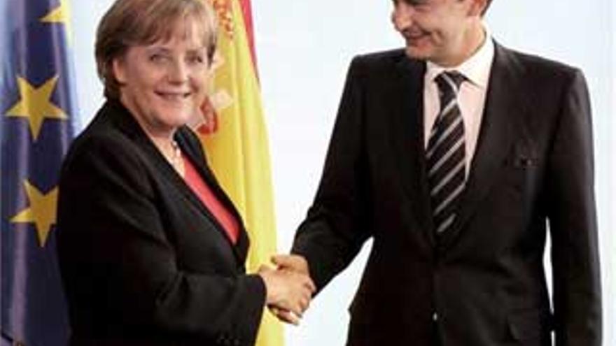 Zapatero garantiza a Merkel que será flexible para lograr un Tratado de la UE