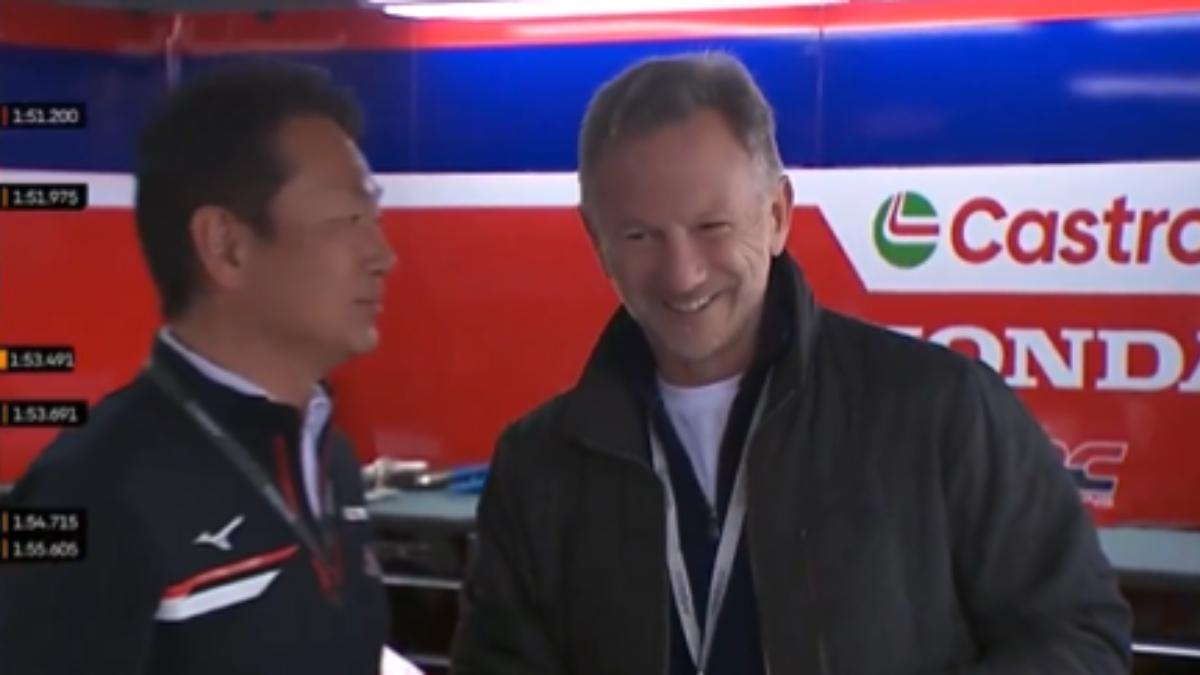 Horner y Watanabe en el box de Honda en Jerez