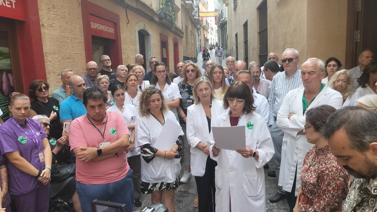 Acto de repulsa contra la agresión a una doctora en el centro de salud La Merced (Cádiz)