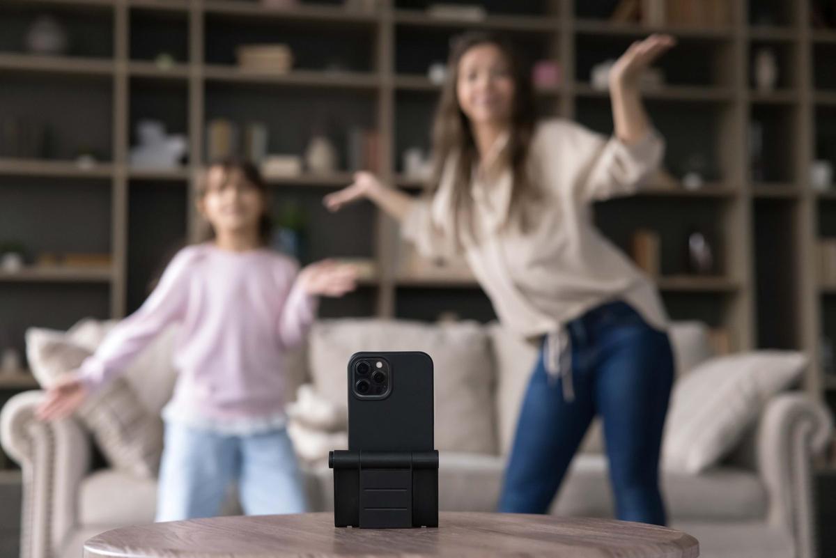 El Gobierno regulará el 'sharenting': adiós a publicar fotos de tu hijos en redes sociales, una forma de "negligencia, maltrato y abuso"