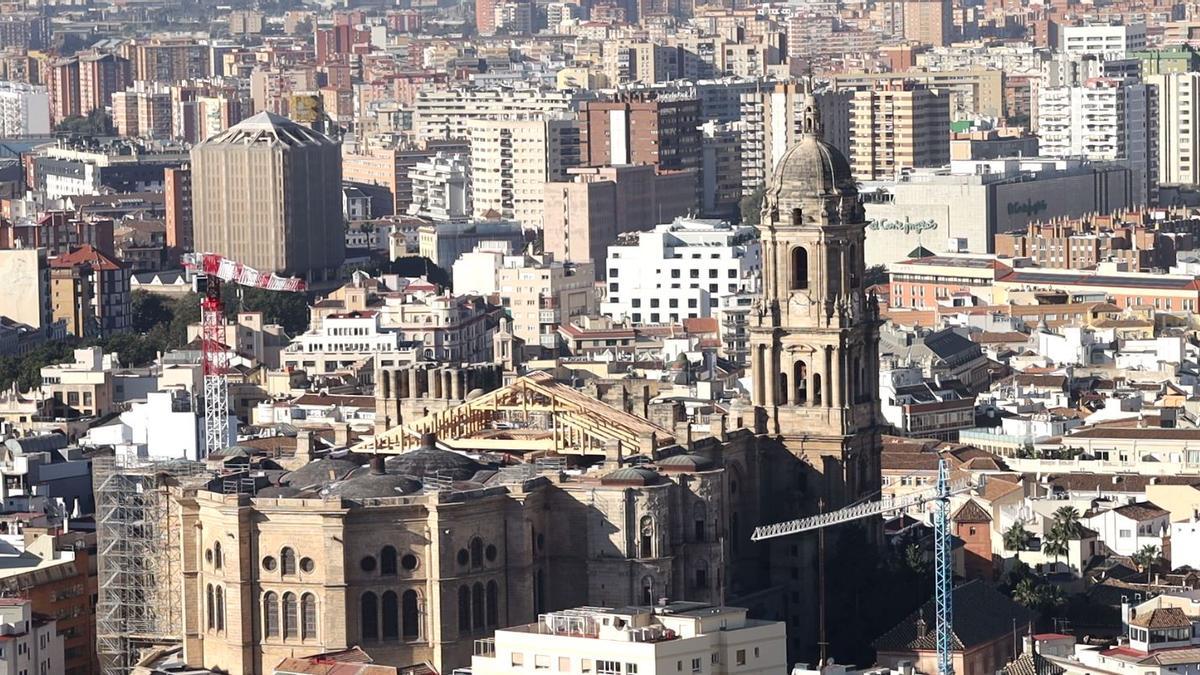 Construcción del nuevo tejado de la Catedral de Málaga