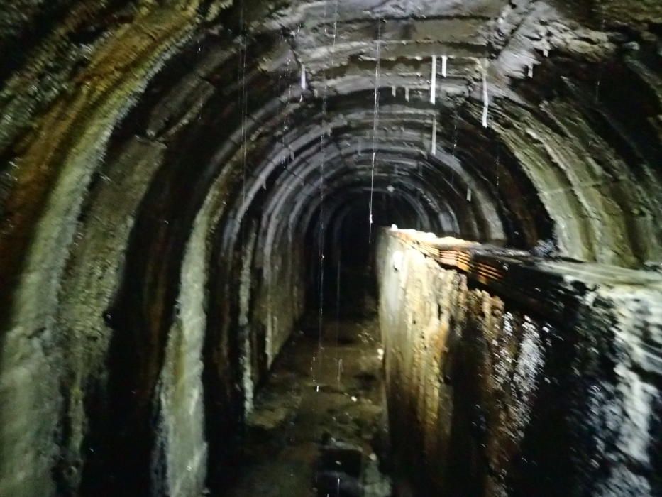 El túnel de A Pasaxe, un surtidor de agua bajo Valladares