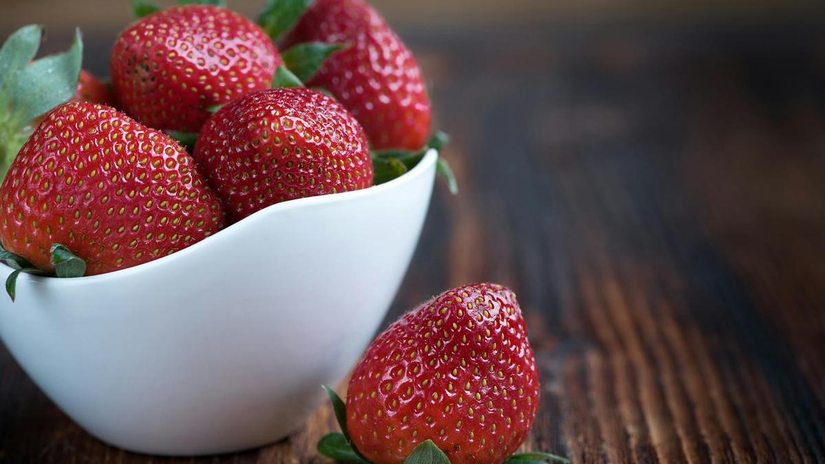 Científicos descubren que comer esta fruta en ayunas te baja el colesterol