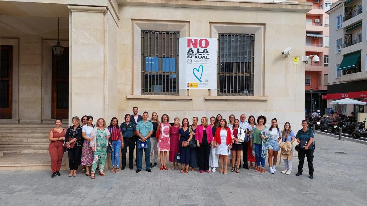 Asistentes a la jornada celebrada en la Subdelegación del Gobierno en Alicante.