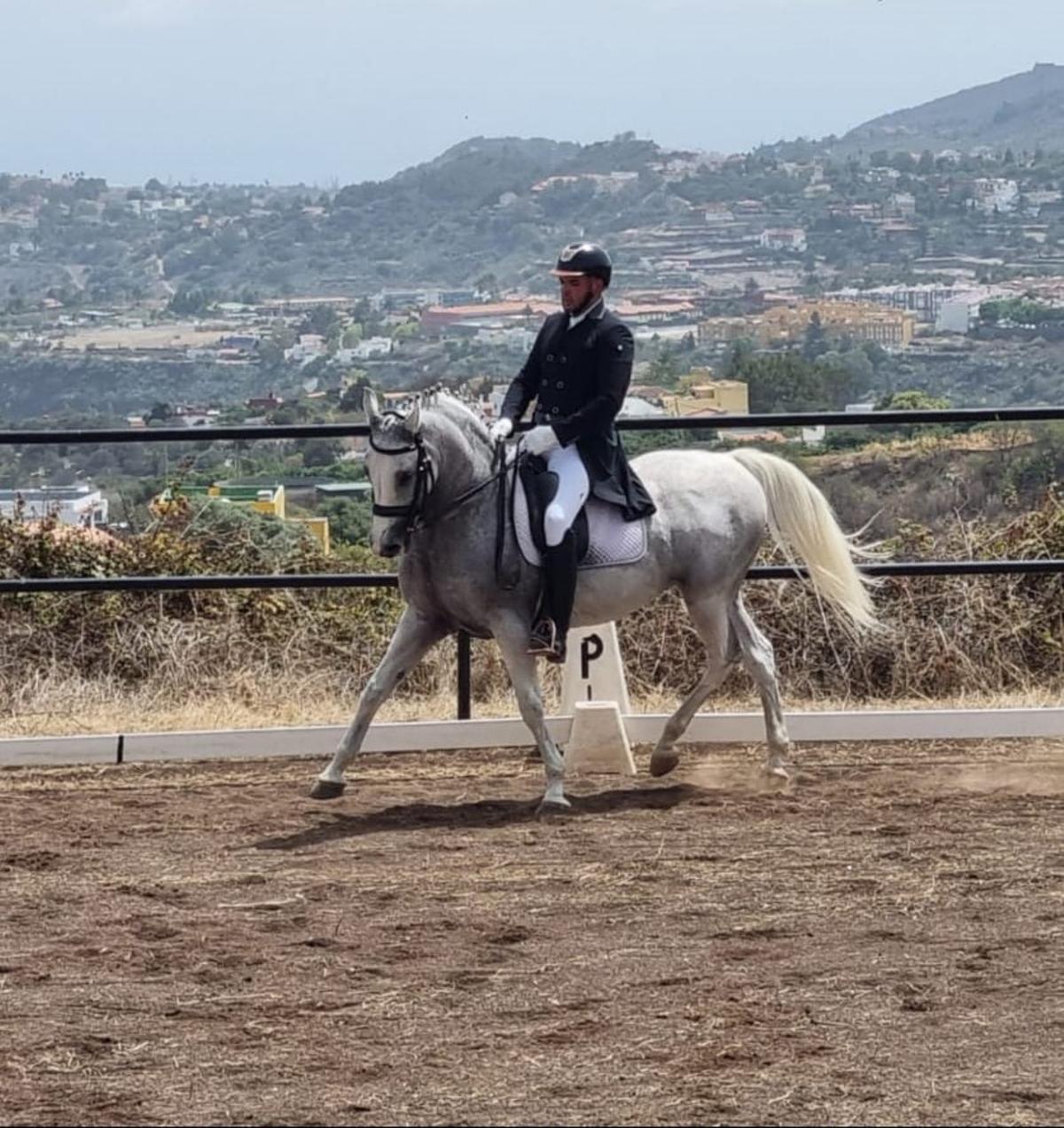 Aridane Alonso y Helio de Equumas durante su participación en el campeonato celebrado en Pino Santo.