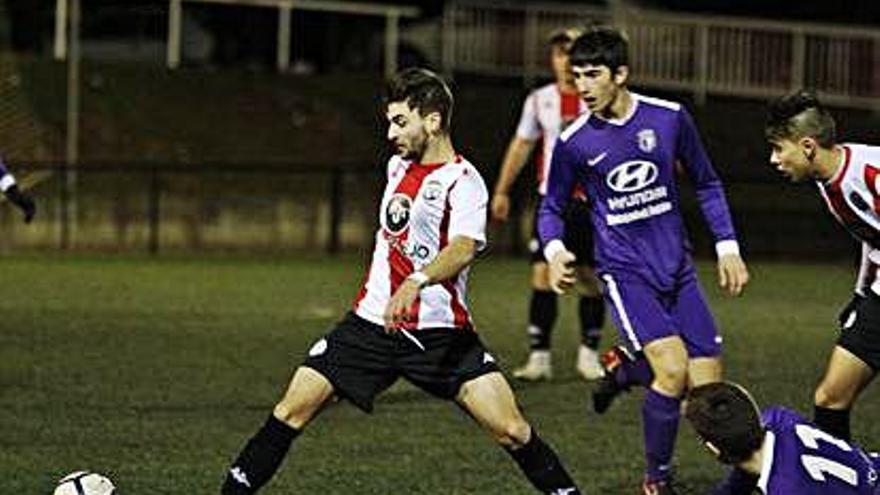 Un momento del partido de los juveniles.