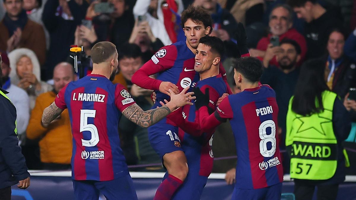 Los jugadores del Barça celebran el gol de Joao Félix contra el FC Porto