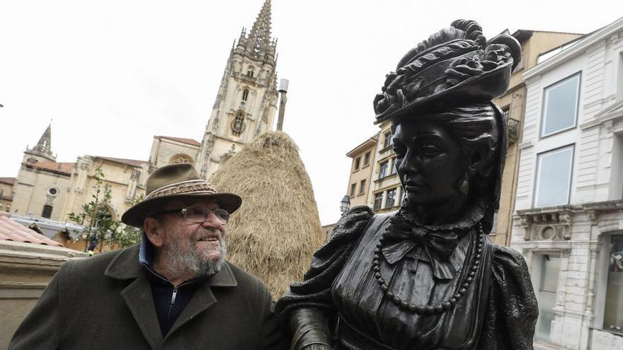 Mauro Álvarez, el padre de "La Regenta" de Oviedo que asombró cinco años a su familia al retratar a su gato con barro de una tejera