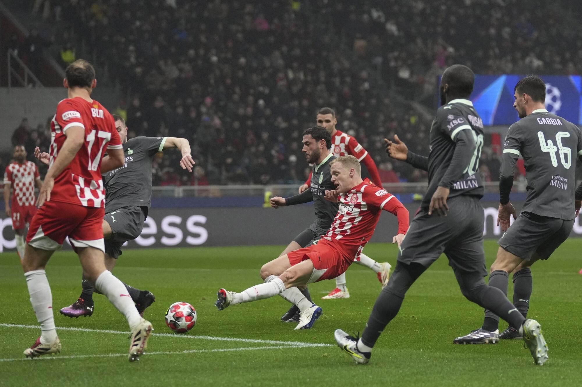 Girona's Donny van de Beek, centre, shoots on goal during the Champions League opening phase soccer match between AC Milan and Girona at the San Siro stadium in Milan, Italy, Wednesday, Jan. 22, 2025. (AP Photo/Antonio Calanni)