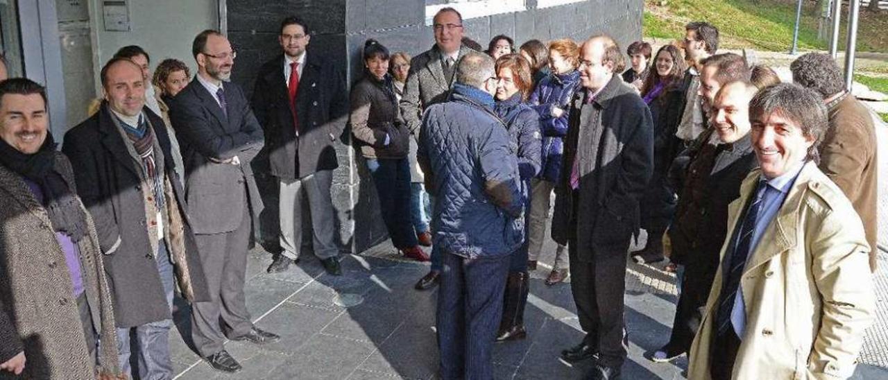 Abogados y procuradores en una manifestación ante el juzgado de Cangas en 2014. // Gonzalo Núñez