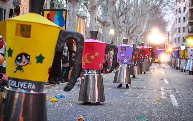 La Rua desfila por el centro de Palma