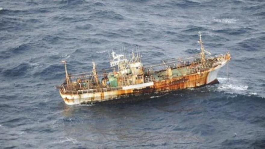 Aparece en Canadá un barco 'víctima' del tsunami de Japón