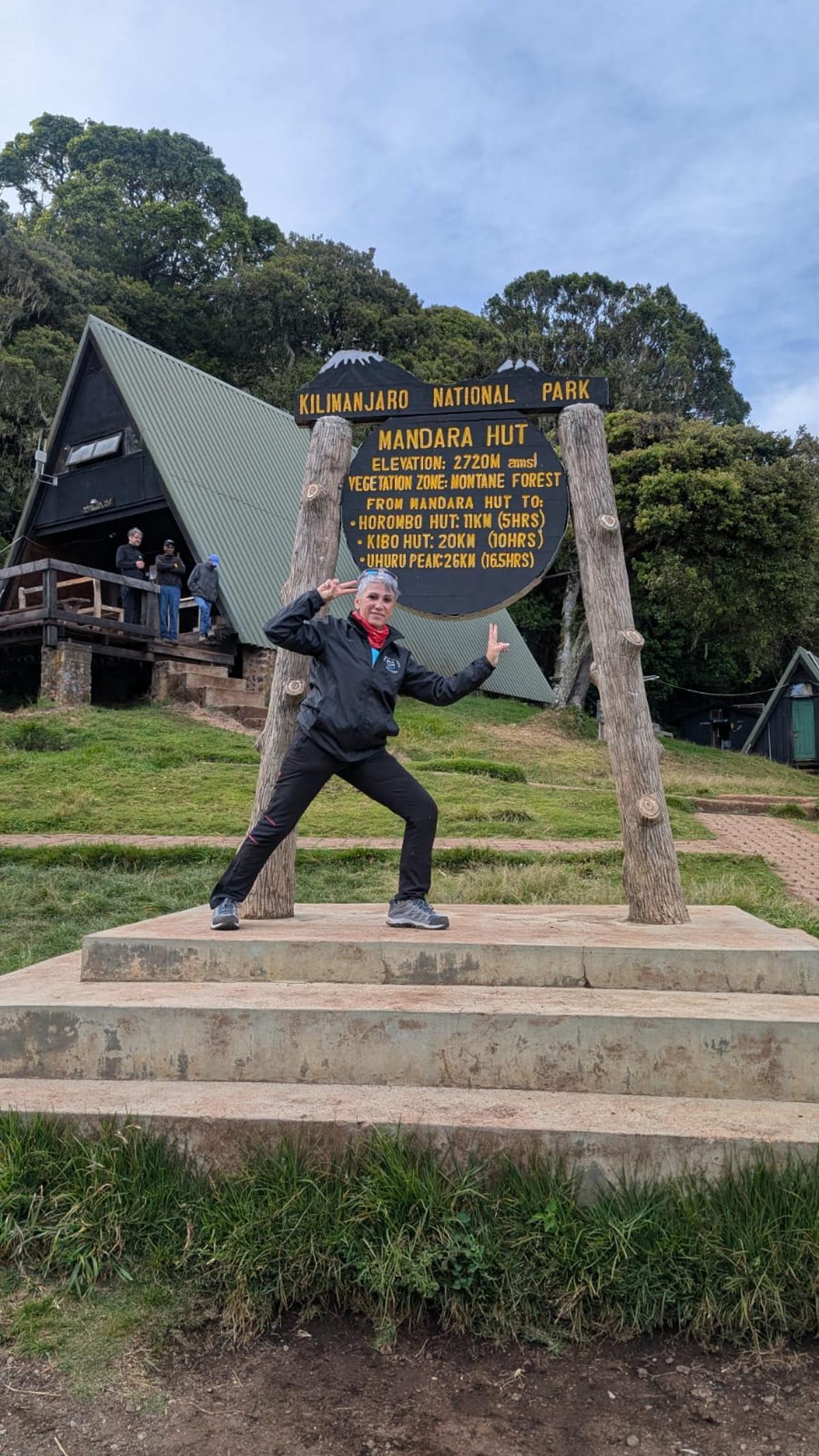 Carla Ángel, camino de la cima del Kilimanjaro, en Tanzania.