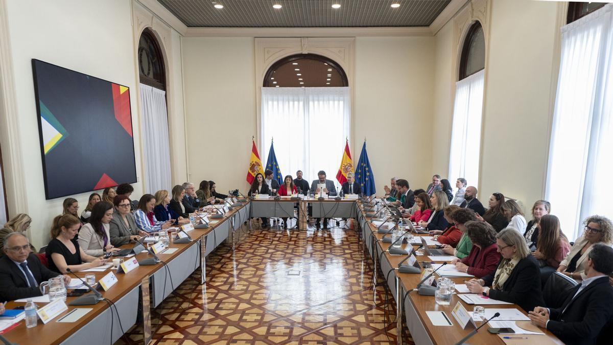 La ministra de Juventud e Infancia, Sira Rego, durante la Conferencia Sectorial de Infancia y Adolescencia, en mayo de 2025.