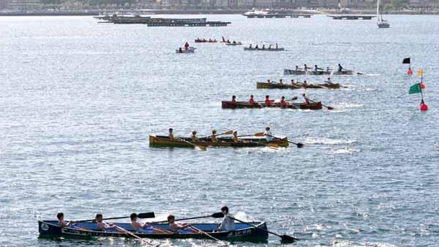 Un lance de la regata disputada en aguas de O Morrazo