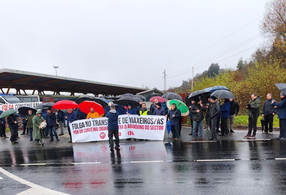 Los trabajadores se han vuelto a concentrar este viernes en Amio para reivindicar un nuevo convenio más justo