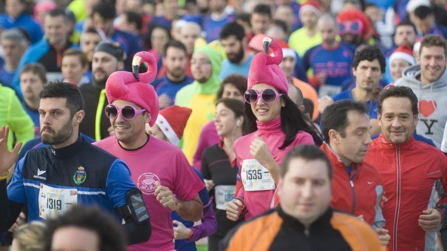 Corredores disfrazados en la Carrera San Silvestre en la última edición.