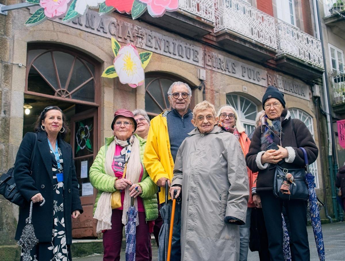 Participantes en el Congreso Europeo de Cofradías Enogastronómicas durante las visitas turísticas organizadas a lugares como O Grove, Pontevedra, Combarro, Santiago y Lalín. Participantes en el Congreso Europeo de Cofradías Enogastronómicas durante las visitas turísticas organizadas a lugares como O Grove, Pontevedra, Combarro, Santiago y Lalín.