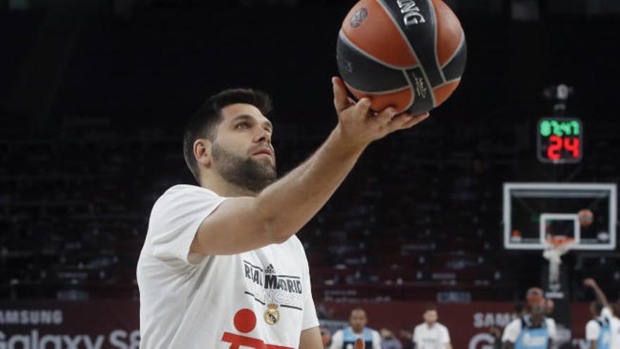 Reyes, durante un calentamiento con el Real Madrid.