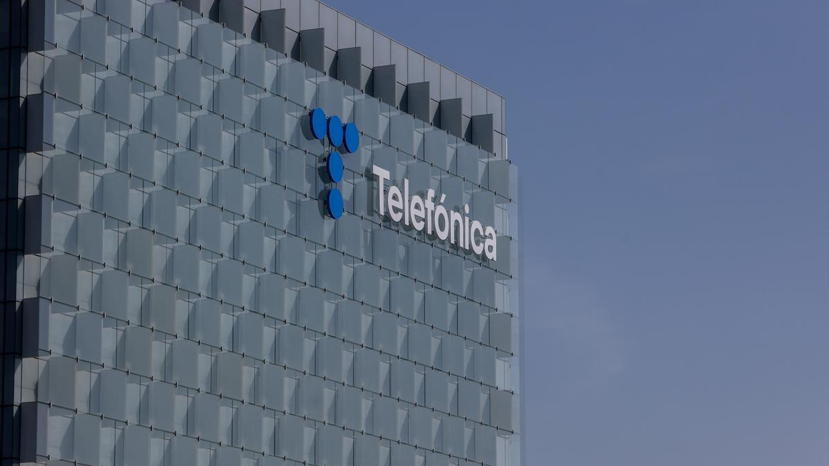Fachada de la sede de la multinacional española Telefónica.