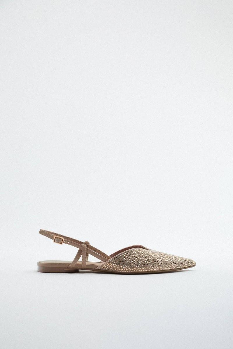 Sandalia plana con brillos de Zara