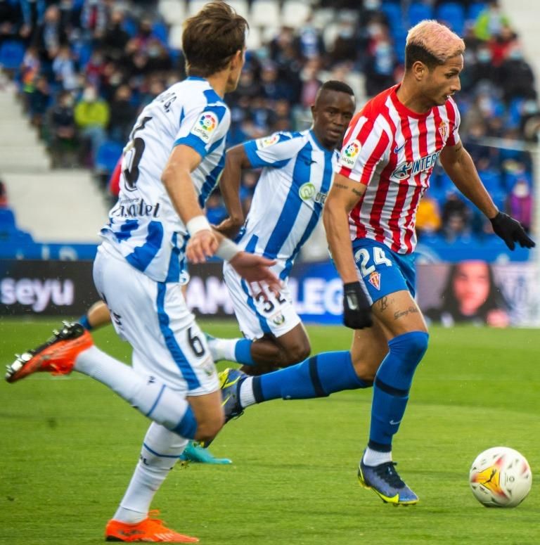 El partido del Sporting en Lugo, en imágenes