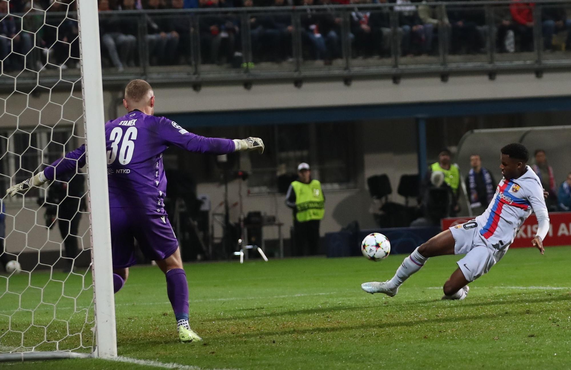 UEFA Champions League - Viktoria Plzen vs Barcelona FC