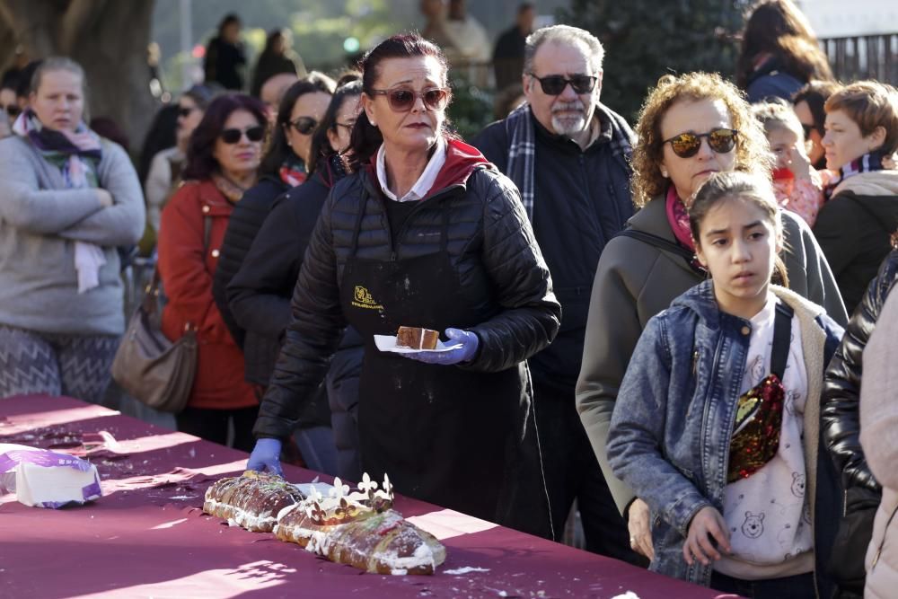 Los Reyes Magos llegan a Murcia repartiendo Roscón