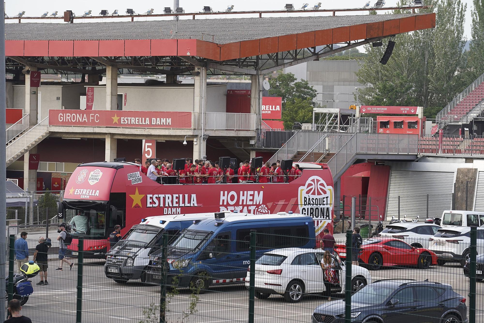 Les millors imatges de la rua de celebració del Girona i el Bàsquet Girona