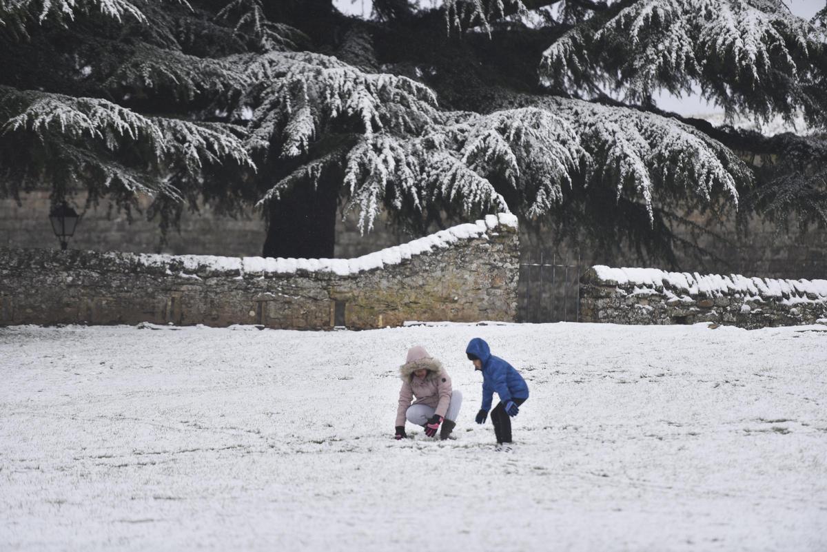 La DANA lleva la nieve a Jaca (Huesca)