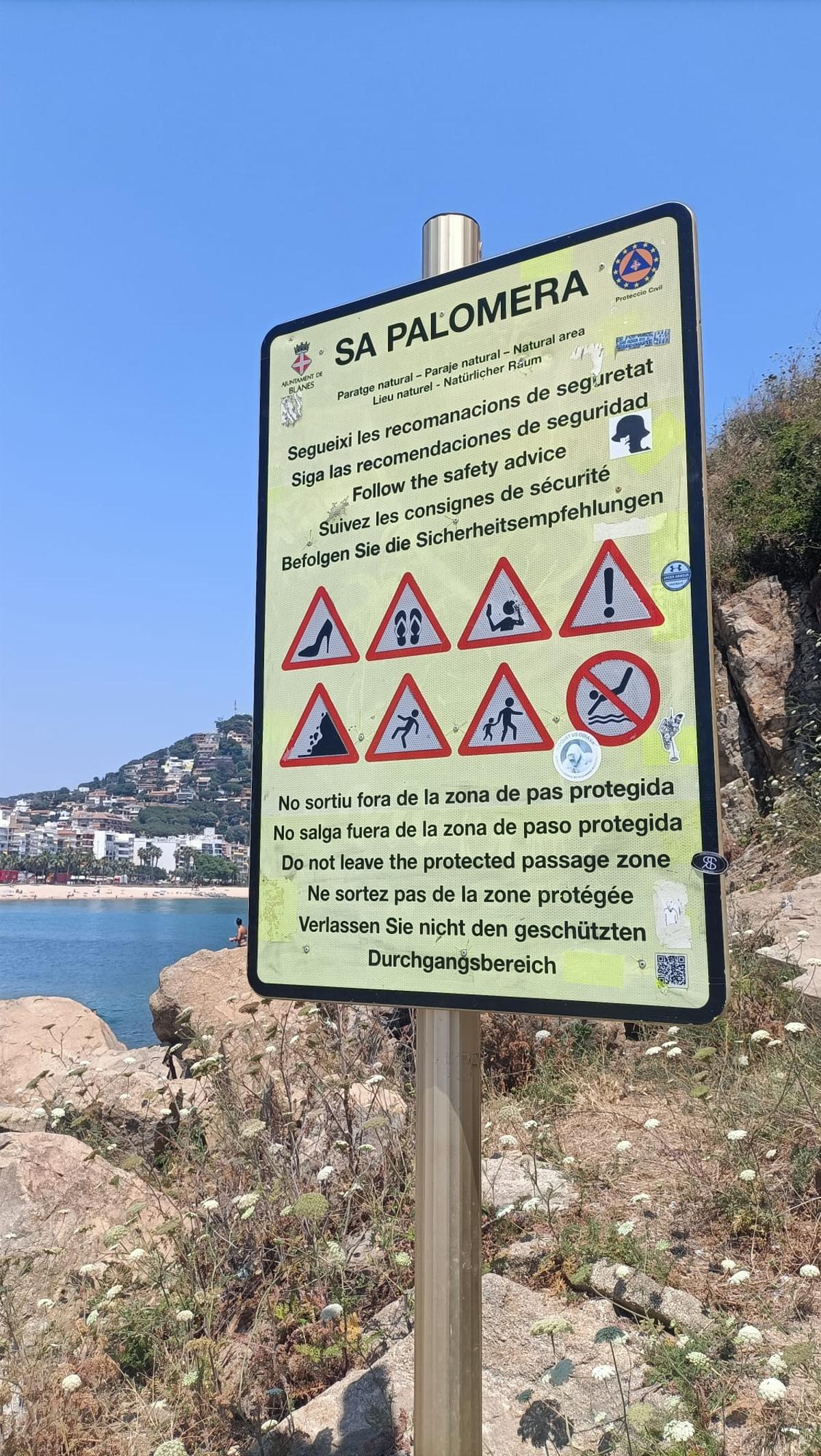 Cartells informatius a Sa Palomera, a Blanes.