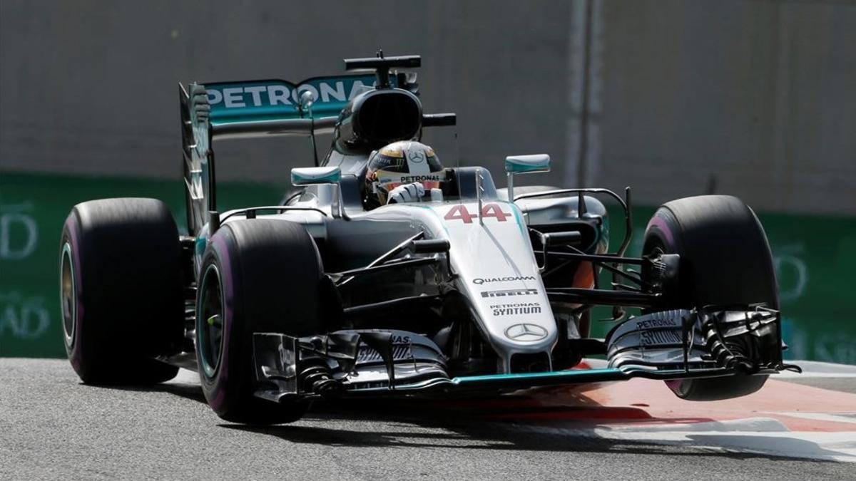 Lewis Hamilton, líder por poco en los entrenamientos libres de Abu Dabi.