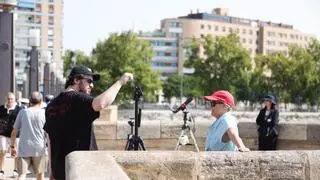 Directo | Cuenta atrás en Aragón para el eclipse del siglo: turistas y locales empiezan a acercarse a los principales puntos de observación en Zaragoza y Teruel
