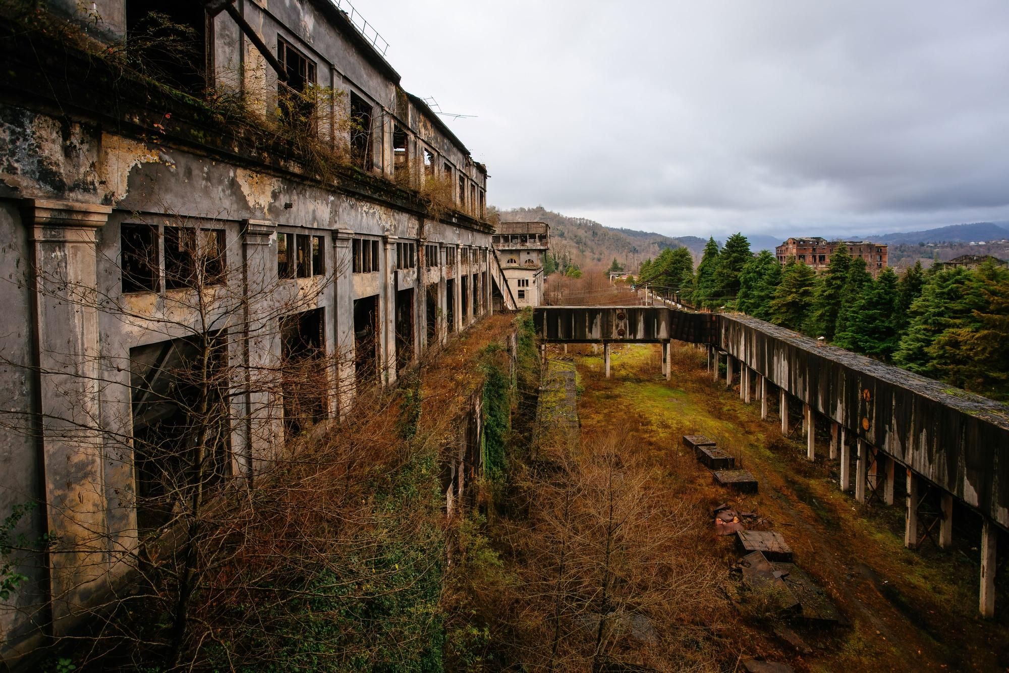 Zona industrial destruida por la guerra en Abkhazia.