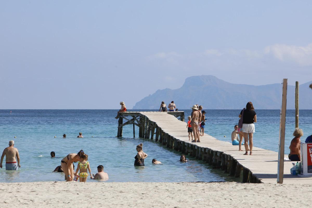 Sommer-Urlaub im Oktober: So sieht es derzeit am Strand von Alcúdia auf Mallorca aus