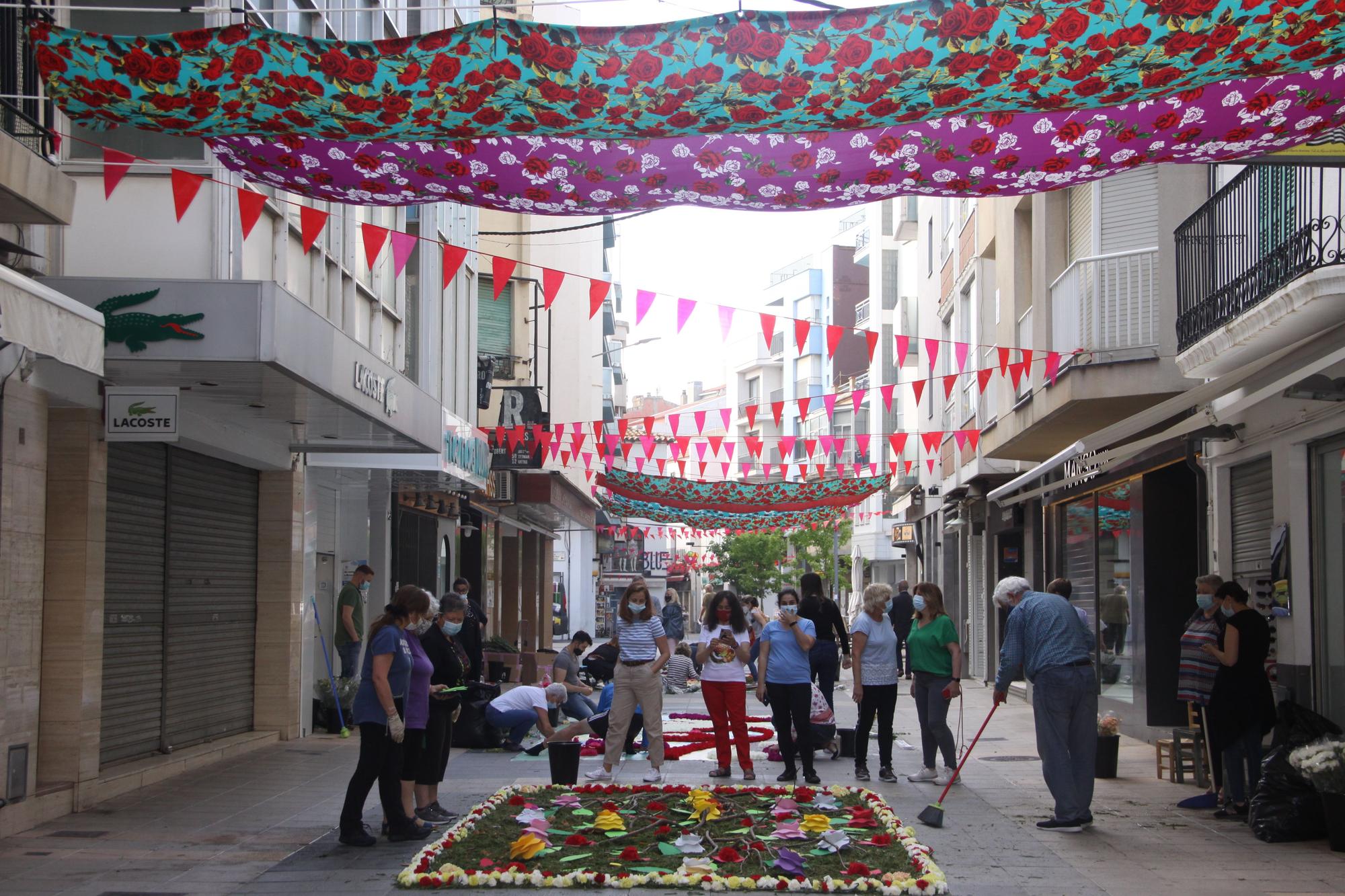 Catifes i mostres florals, gastronomia, còctels i decoracions fan florir Roses