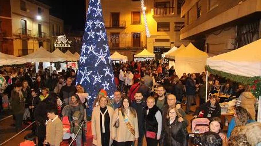 L’Alcora ‘enciende’ la Navidad con la iluminación, el mercadillo y Papá Noel