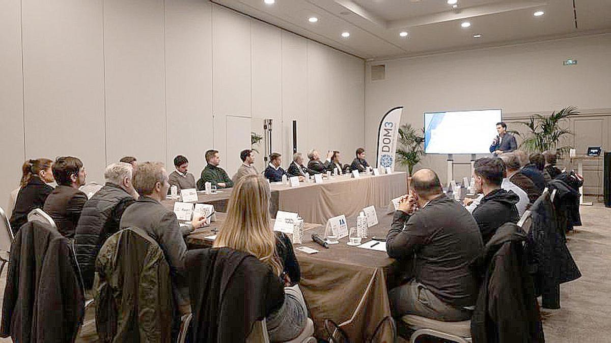 Integrantes de la asociación DOM3, durante su reunión.