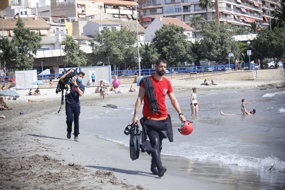 La búsqueda del nadador desaparecido en el Postiguet se reanudó esta mañana.