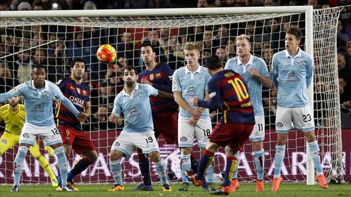 Messi abrió el marcador con este lanzamiento de falta directo