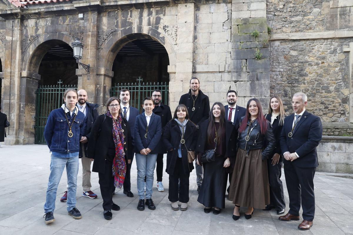 Miembros de la cofradía de La Dolorosa.