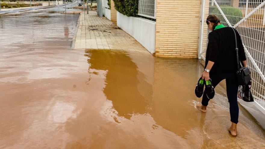 El paso de la DANA por la Marina Baixa deja calles cortadas y daños menores