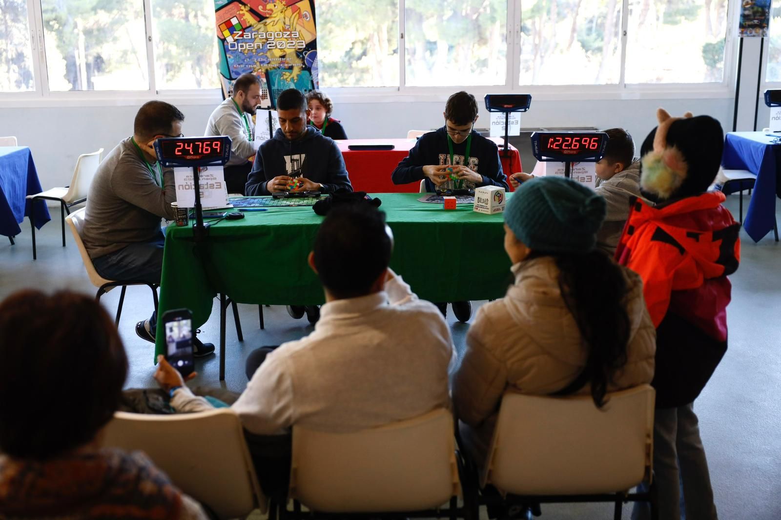 Zaragoza busca a su maestro en la competición de resolver cubos de Rubik