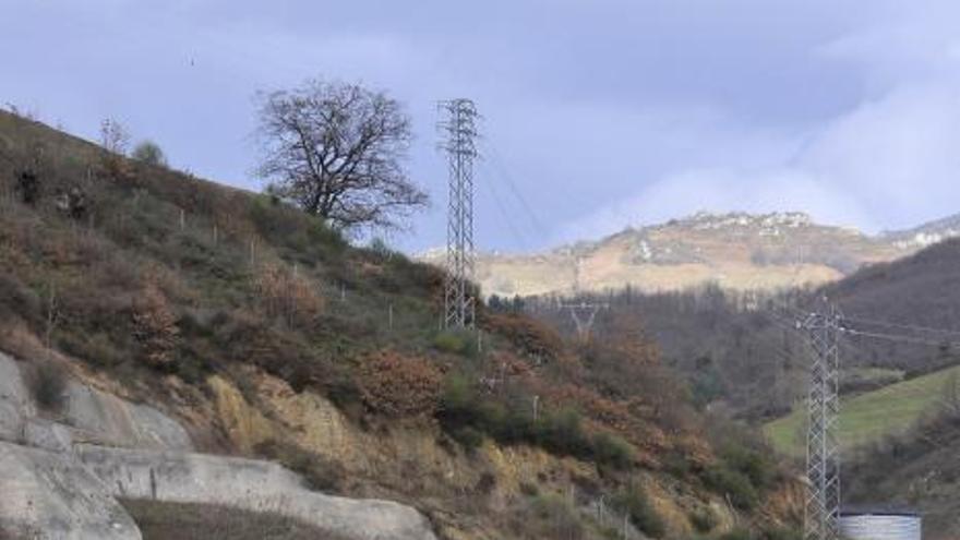 Actividad en los túneles de Sotiello en las obras de la variante ferroviaria de Pajares