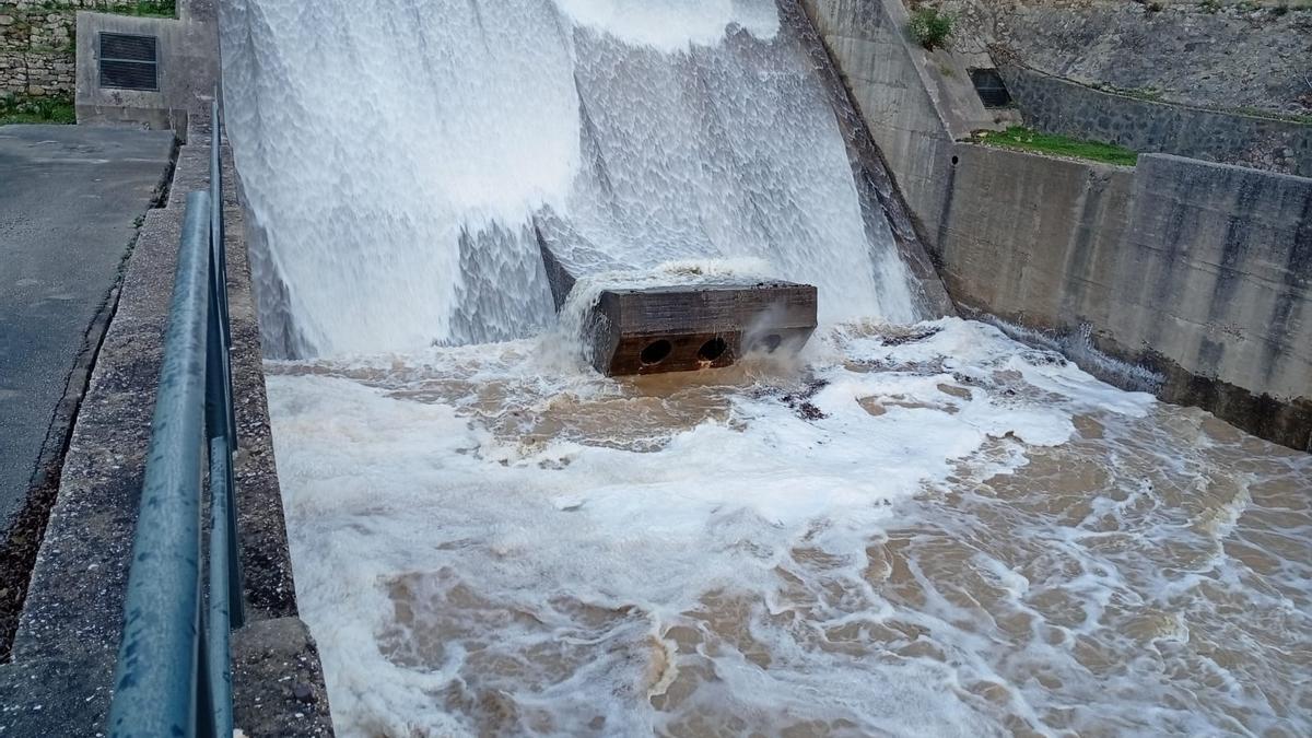 Vídeo | Desembalse del Guadarranque tras la borrasca Francis