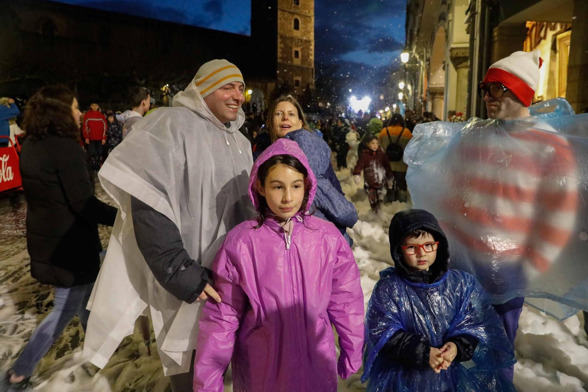 EN IMÁGENES: La noche del Descenso de Galiana en Avilés, puro derroche de imaginación