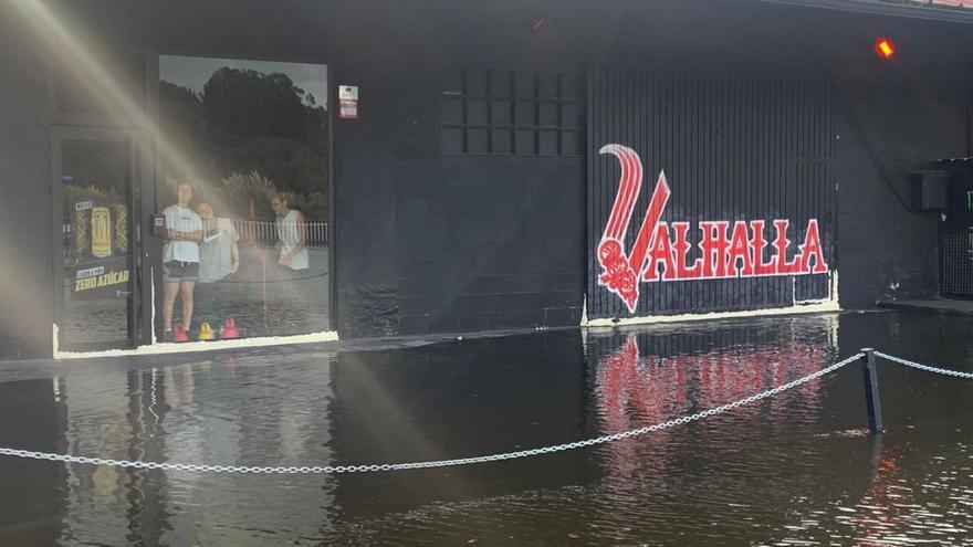 Imagen de archivo de una inundación en el puerto frente al gimnasio Valhalla, uno de los negocios afectados por las crecidas.