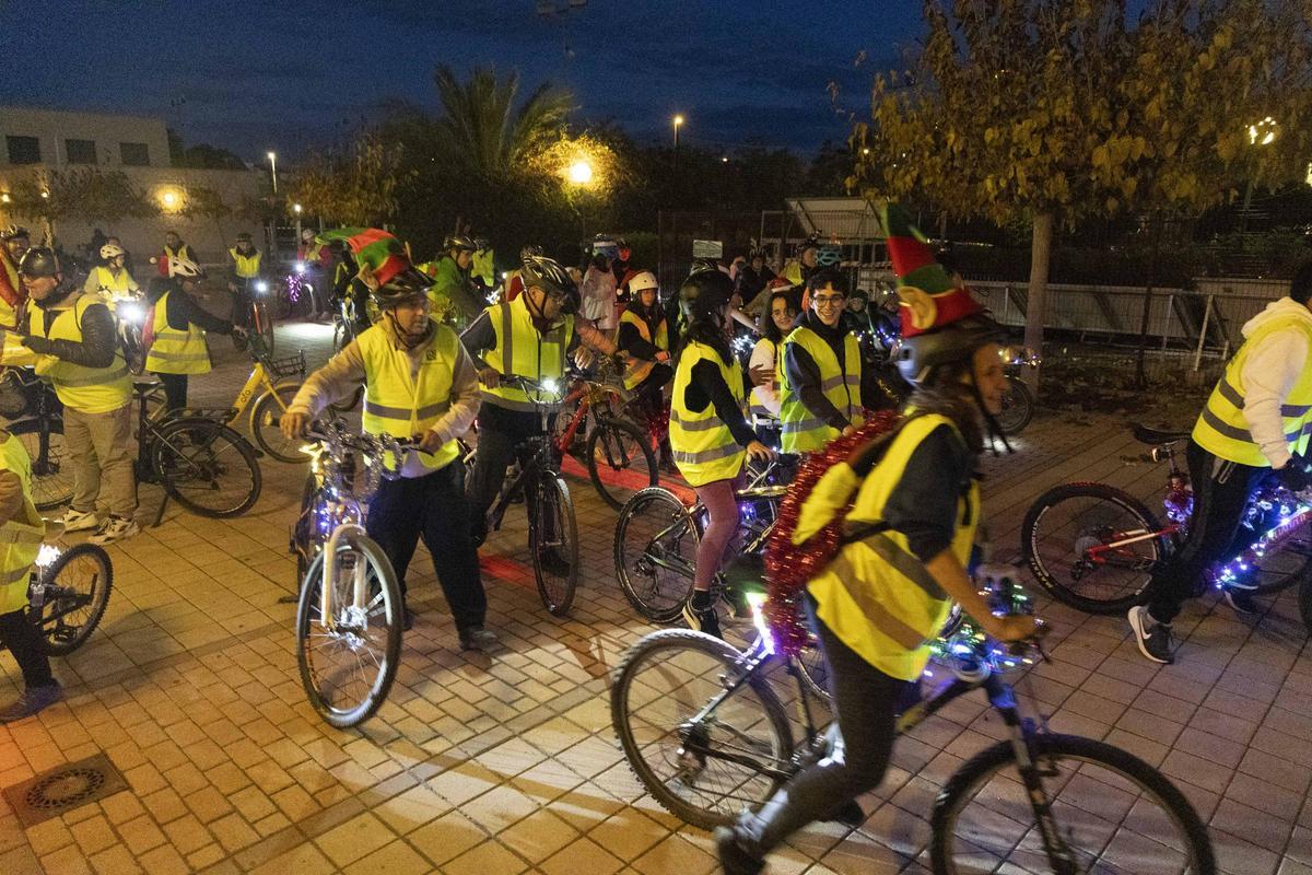 El "Bicillum" toma las calles de Elche una nueva Navidad El "Bicillum" toma las calles de Elche una nueva Navidad